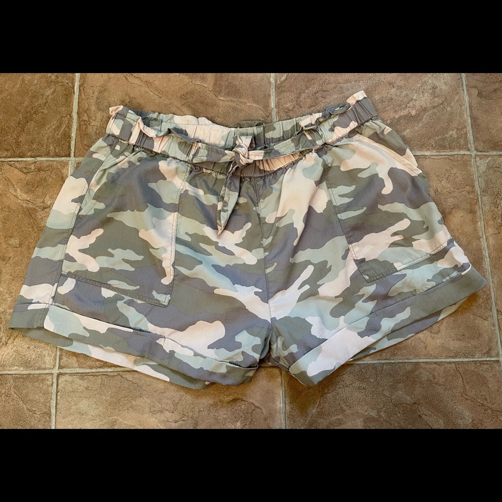 Aerie Camouflage Tie Front Shorts XL